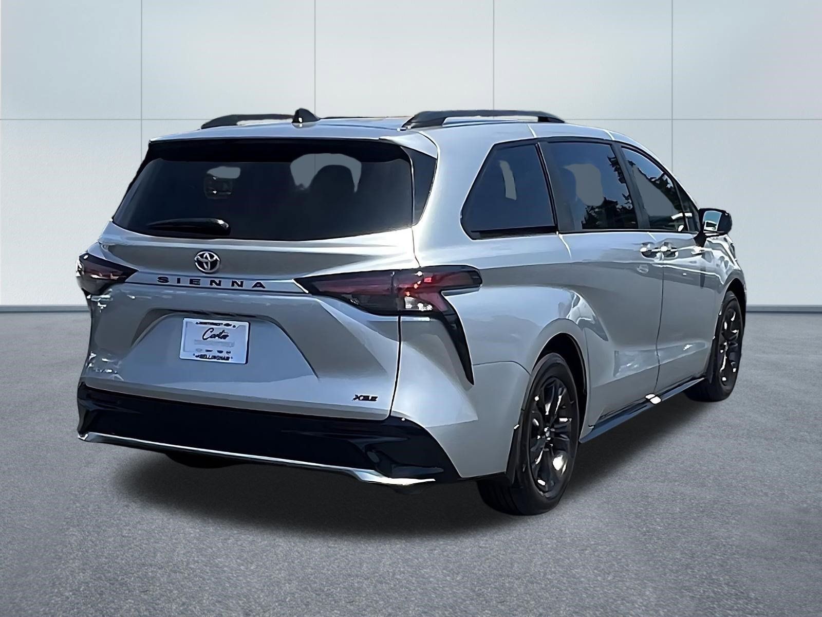 Used 2025 Toyota Sienna XSE AWD/4WD image 6