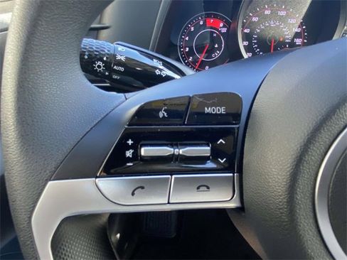 Certified 2023 Hyundai Elantra SE image 18