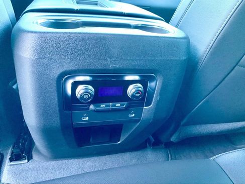 Used 2023 GMC Yukon SLT image 21