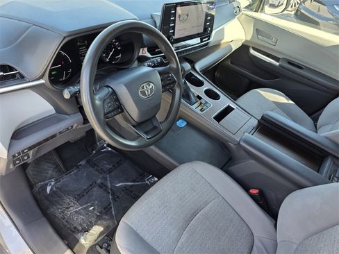 Used 2022 Toyota Sienna LE image 10