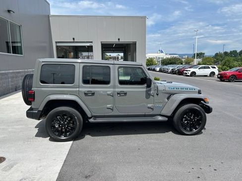 Used 2022 Jeep Wrangler Unlimited Sahara AWD/4WD image 6