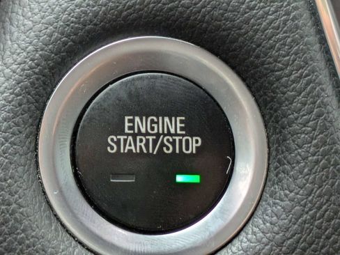 Used 2020 Chevrolet Traverse LT FWD image 29