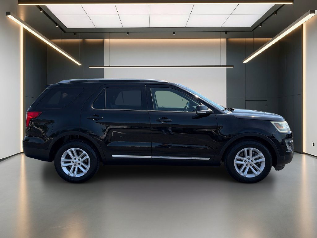 Used 2016 Ford Explorer XLT w/ Equipment Group 202A FWD image 7