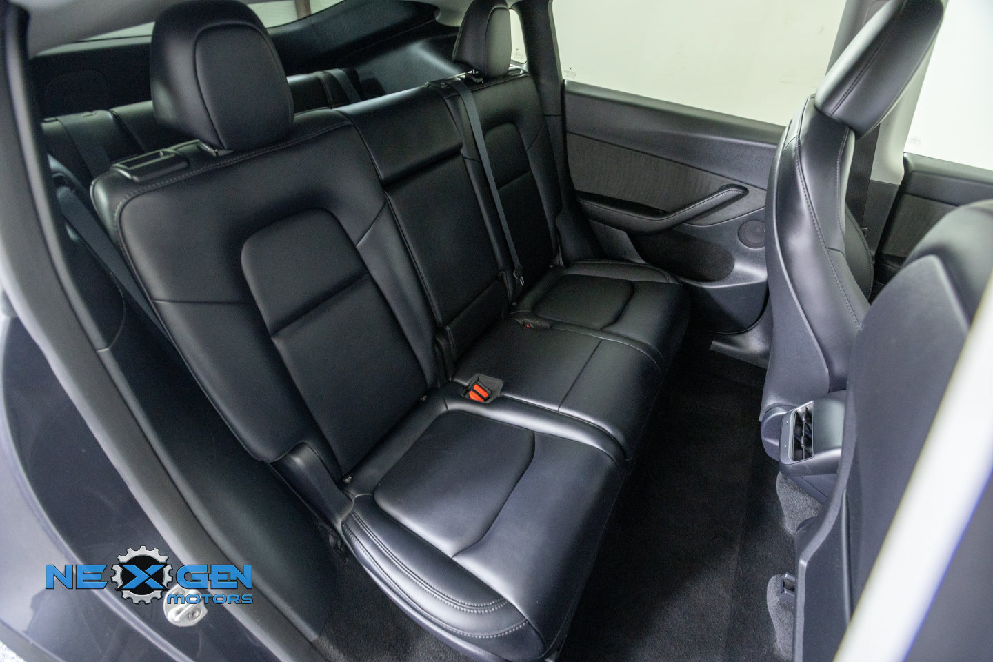 Used 2024 Tesla Model Y Long Range AWD/4WD image 38