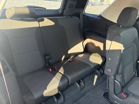 Used 2021 Chevrolet Traverse LT FWD image 16
