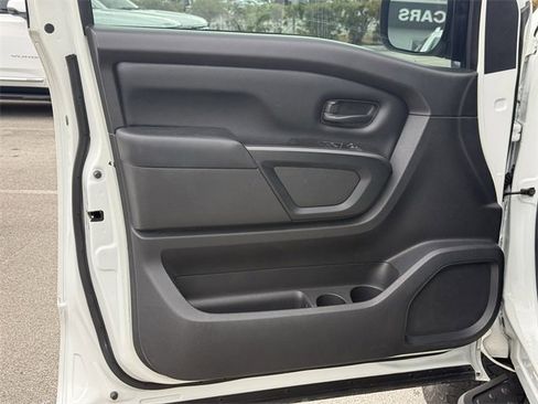 Used 2017 Nissan Titan S image 28