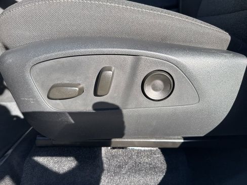 Used 2025 GMC Acadia Elevation image 10