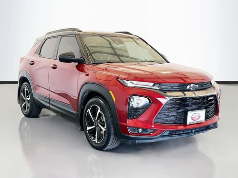 Used 2023 Chevrolet TrailBlazer RS w/ Technology Package FWD image 3