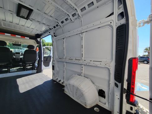 Used 2025 RAM ProMaster 2500 w/ Convenience Group FWD image 25