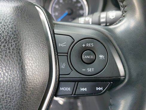 Used 2021 Toyota Venza LE image 19