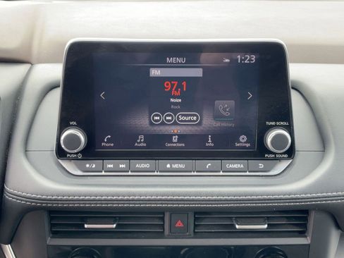 Used 2023 Nissan Rogue SV image 21