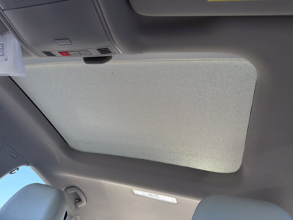 Used 2025 Volkswagen Jetta SE w/ Sunroof Package FWD image 21