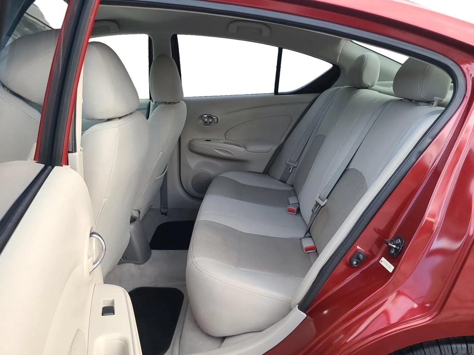 Used 2016 Nissan Versa SV w/ SV Appearance Package FWD image 18