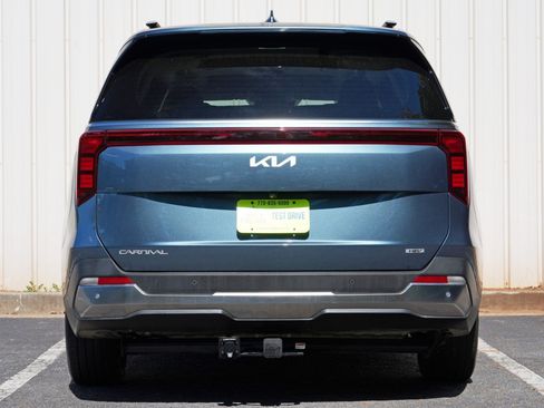 Used 2025 Kia Carnival SX FWD image 11