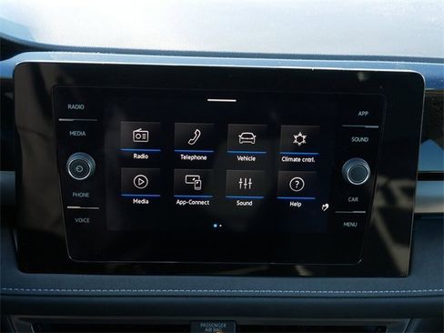 Certified 2025 Volkswagen Taos SE image 37