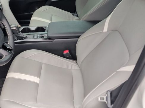 Used 2025 Toyota Camry SE FWD image 5