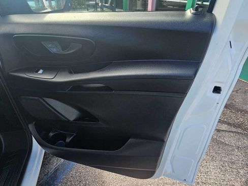 Used 2017 Mercedes-Benz Metris Passenger image 13