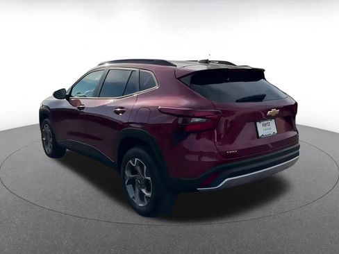 Used 2025 Chevrolet Trax LT image 11