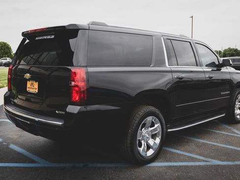 Used 2017 Chevrolet Suburban Premier AWD/4WD image 39