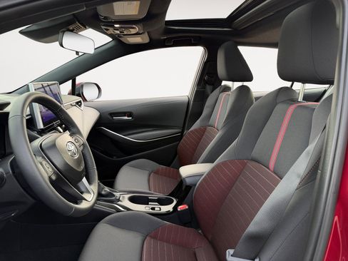 Certified 2025 Toyota Corolla SE image 9