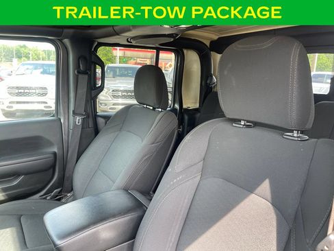 Used 2022 Jeep Gladiator Sport AWD/4WD image 13