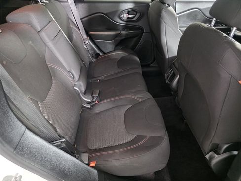 Used 2017 Jeep Cherokee Latitude w/ Comfort & Sound Group image 30