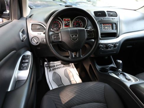 Used 2017 Dodge Journey SE w/ Flexible Seating Group FWD image 15