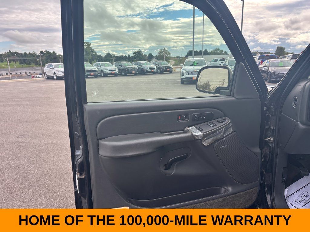 Used 2004 Chevrolet Silverado 2500 LT AWD/4WD image 11