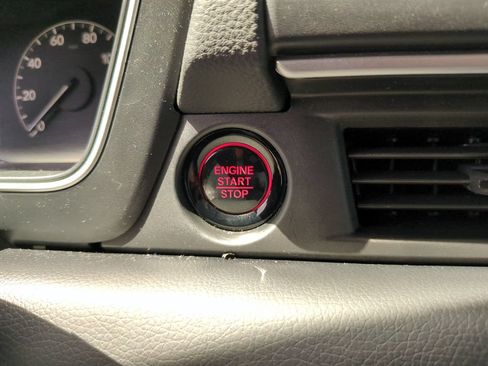 Used 2025 Honda Pilot Sport image 30