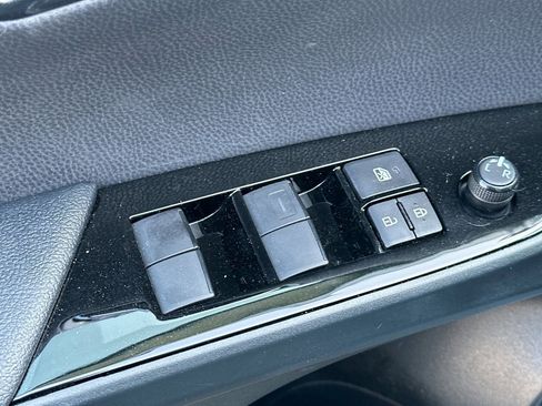 Used 2022 Toyota Prius LE image 12