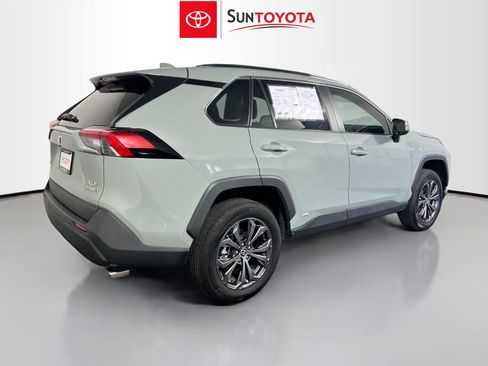 Used 2023 Toyota RAV4 XLE Premium image 4