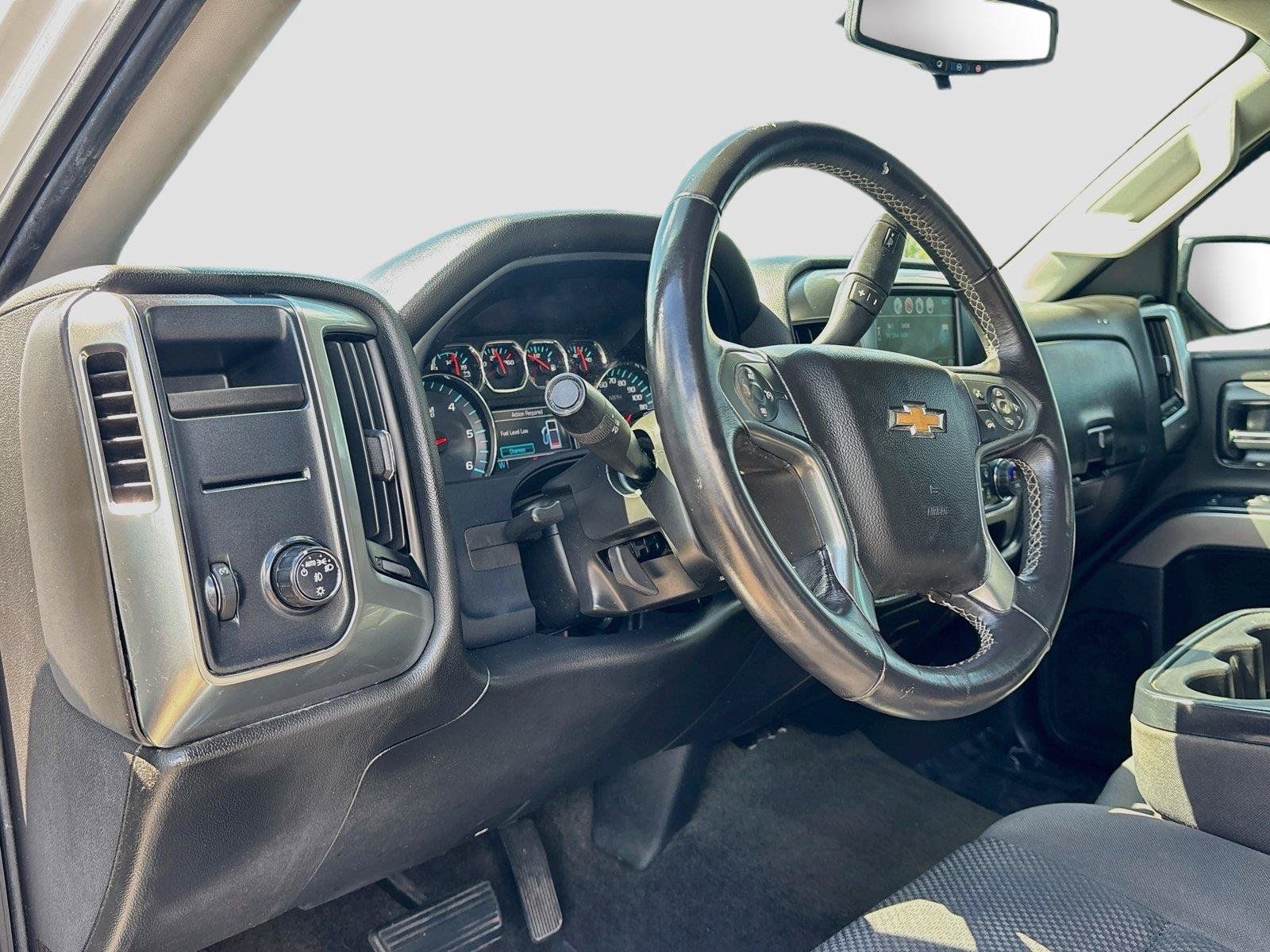 Used 2017 Chevrolet Silverado 1500 LT w/ LT Convenience Package RWD image 9