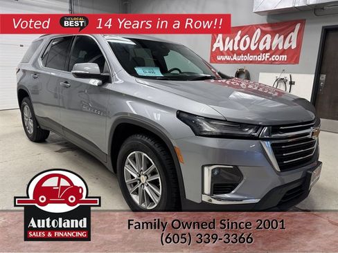 Used 2023 Chevrolet Traverse LT AWD/4WD image 1