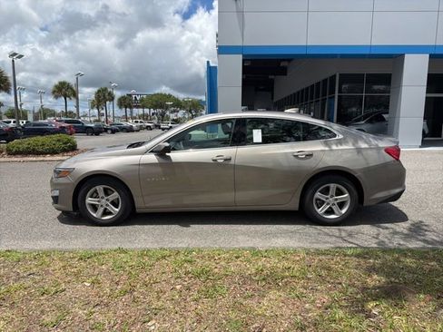 Used 2025 Chevrolet Malibu LT FWD image 4