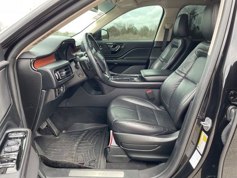 Used 2023 Lincoln Aviator Reserve image 11