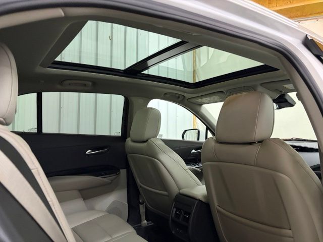 Used 2023 Cadillac XT4 Premium Luxury w/ Technology Package AWD/4WD image 23