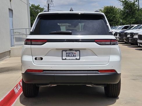 New 2026 Jeep Grand Cherokee Altitude RWD image 4