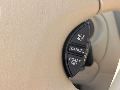 Used 2004 Toyota Avalon XL w/ Option Pkg 1 FWD image 15