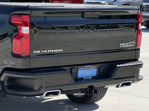Certified 2023 Chevrolet Silverado 1500 High Country w/ High Country Premium Package image 6