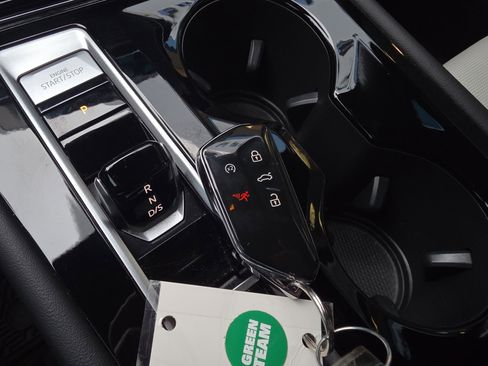 Used 2024 Volkswagen Atlas Cross Sport SEL Premium R-Line image 39