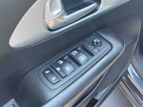 Used 2020 Chrysler Pacifica Touring w/ S Appearance Package FWD image 16