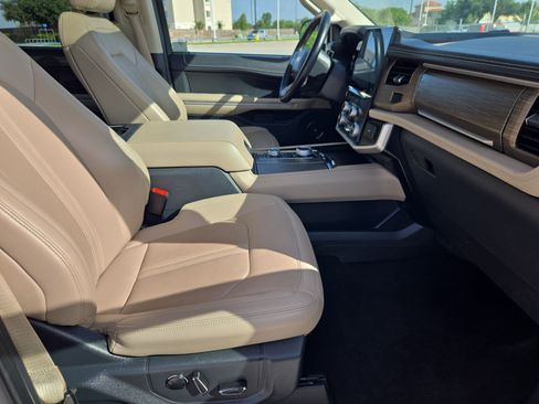 Used 2024 Ford Expedition Limited AWD/4WD image 31