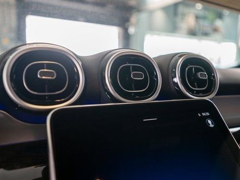 Certified 2025 Mercedes-Benz GLC 300 4MATIC image 20