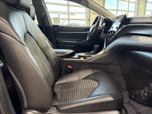 Used 2022 Toyota Camry SE w/ Convenience Package FWD image 24