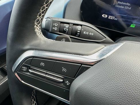 Used 2024 Chevrolet Equinox EV LT image 33