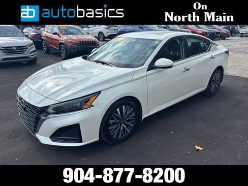 Used 2023 Nissan Altima 2.5 SV w/ SV Premium Package FWD image 1