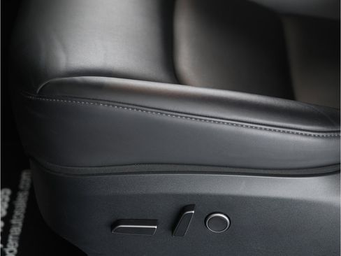 Used 2023 Tesla Model Y Performance image 22