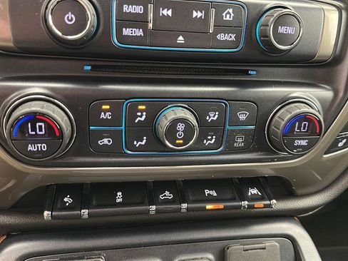 Used 2018 Chevrolet Silverado 1500 High Country AWD/4WD image 25