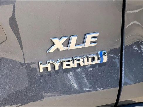 Used 2022 Toyota RAV4 XLE w/ Convenience Package AWD/4WD image 10