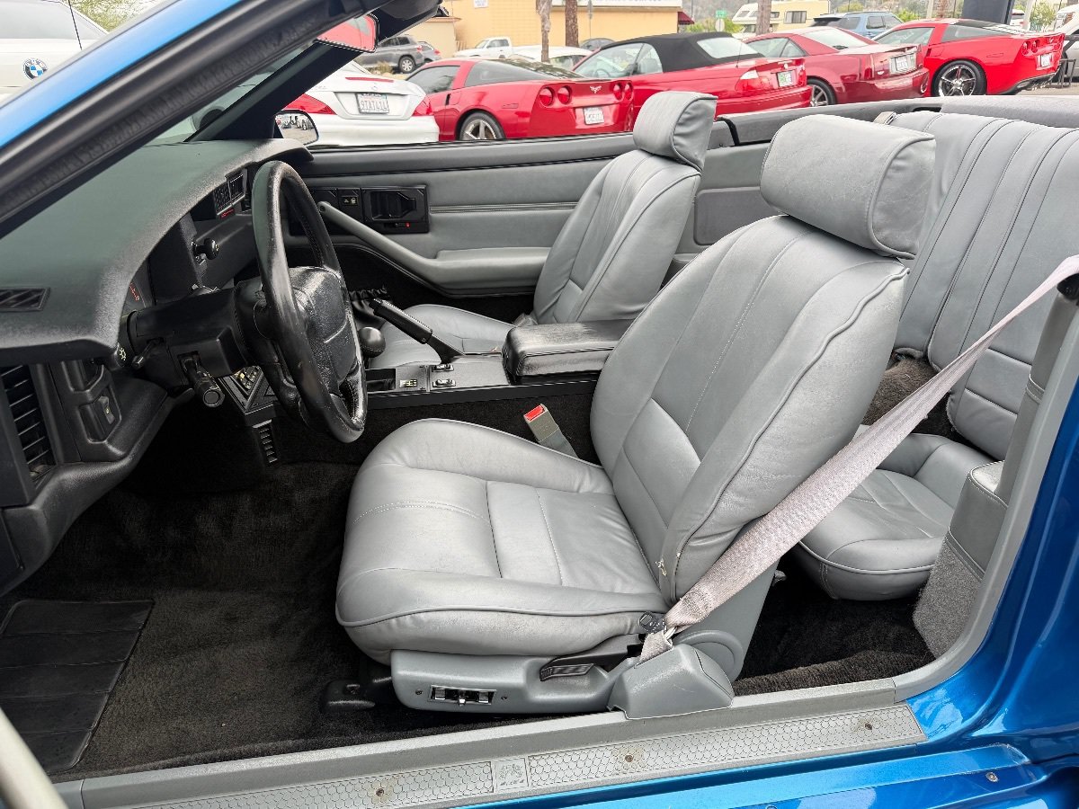 Used 1992 Chevrolet Camaro Z28 RWD image 19